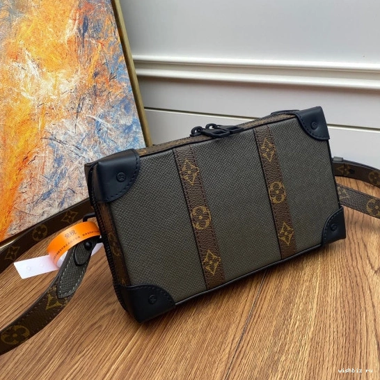 WIS VUITTON TRUNK WALLET LOUIS SOFT 0825